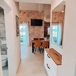 Stone House شقة