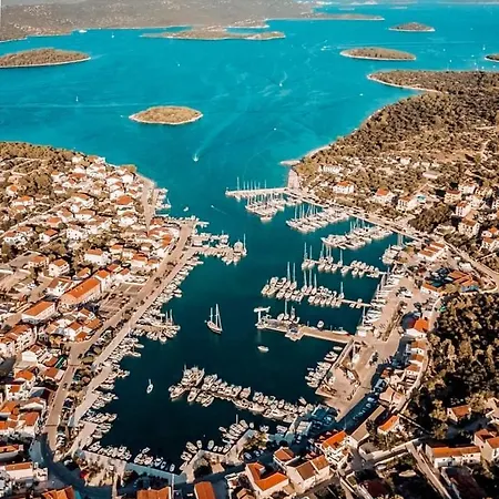 Stone House يزيرا
