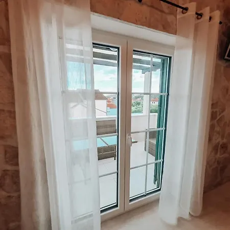 Stone House Apartment Jezera