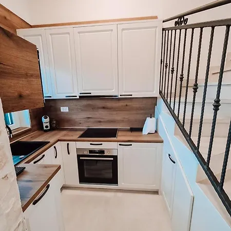 Stone House Apartamento Jezera