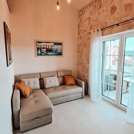 Stone House Jezera