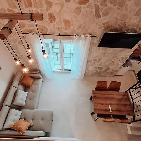 Stone House * Jezera