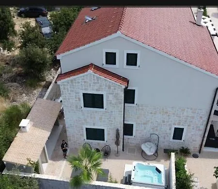 Stone House * Jezera