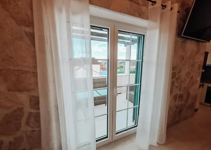 Stone House Apartman Jezera