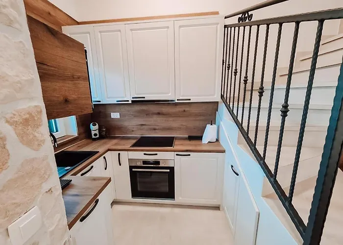 Stone House Apartman Jezera